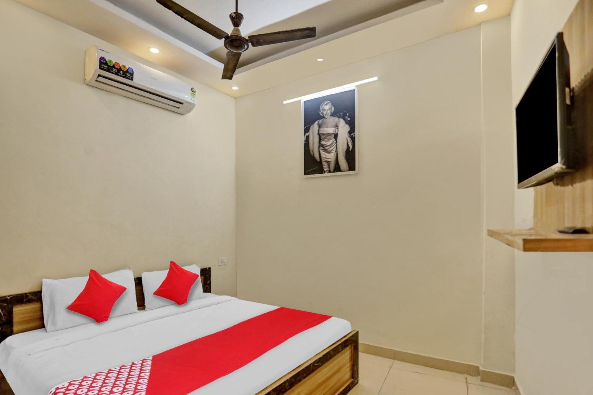 O Surajmal Place Hotel 4*