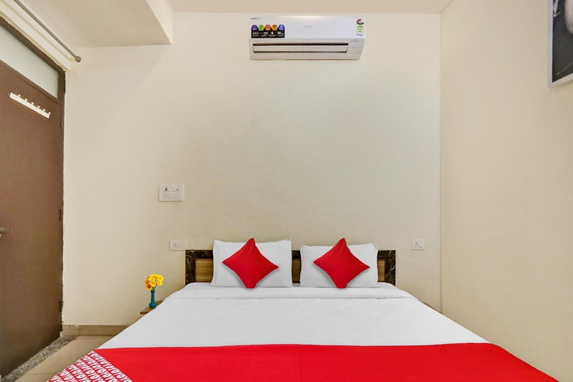 Hotel O Surajmal Place 4*